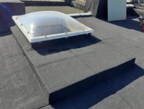 Skylux bolkoepel + rechte pvc opstand te Berchem